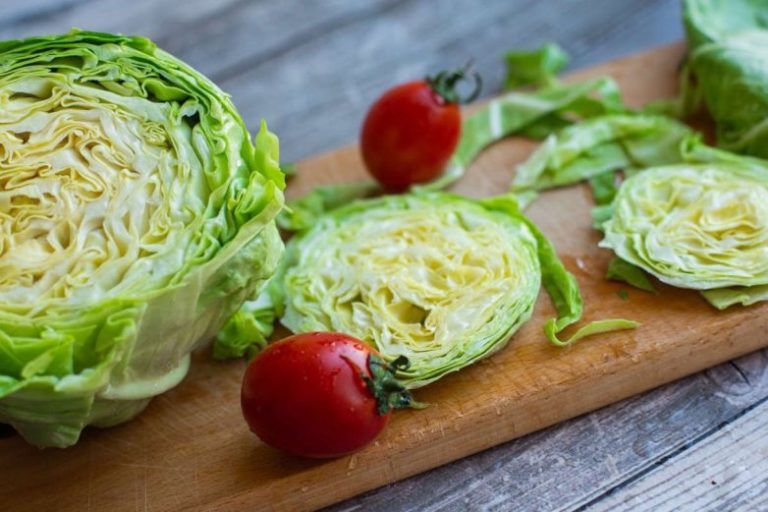 4 вкусных салата из молодой весенней капусты