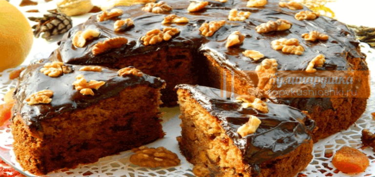 Чайный пирог с грецкими орехами и сухофруктами