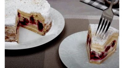 Пирог с творогом и ягодами в духовке