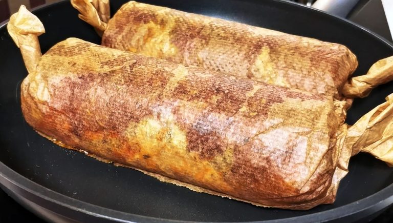 Для этого рулета даже духовка не нужна