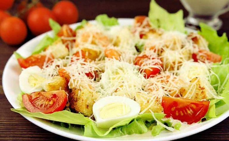 Салат «Цезарь» с курицей: классический рецепт приготовления
