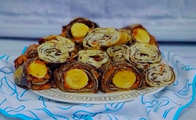 Блины на молоке с 2 разными начинками