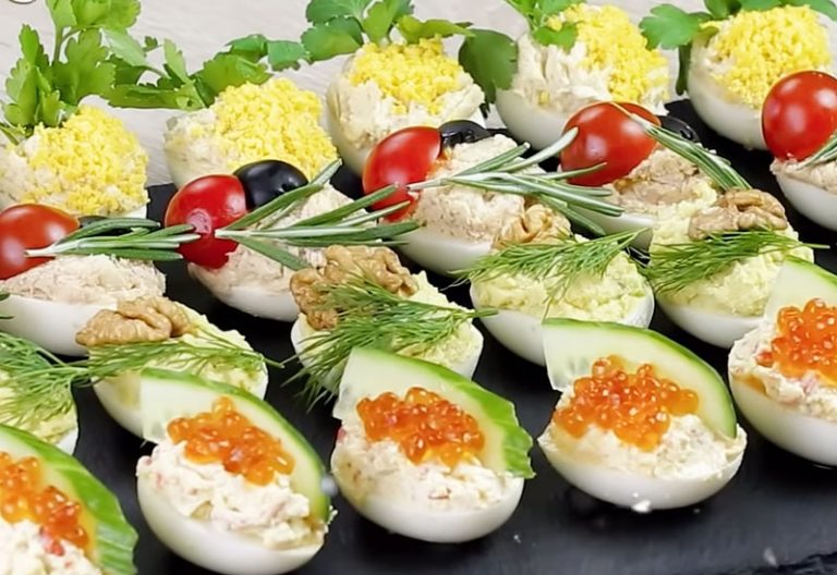 Фаршированные яйца отличная закуска на праздничный стол: подборка вкуснейших начинок