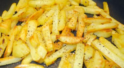 Простая хитрость, чтобы жареная картошка получилась идеальной: хрустела и не превратилась в кашу