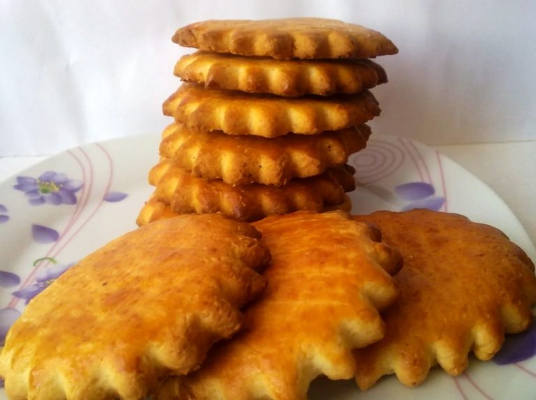 Как в школьной столовой. Рецепт молочных коржей со вкусом из детства