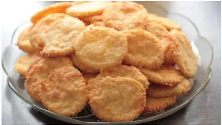 Гора вкуснятины из плавленых сырков и муки: рецепт, который сэкономит вам время