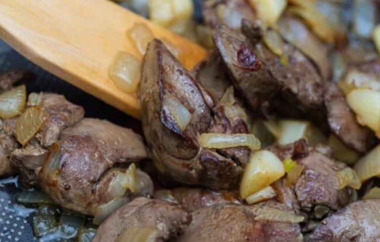 Вот от чего зависит мягкость жареной печенки — и ее вкус: подарили 3 хитрости. Теперь печенка жесткой не станет, даже если я очень захочу