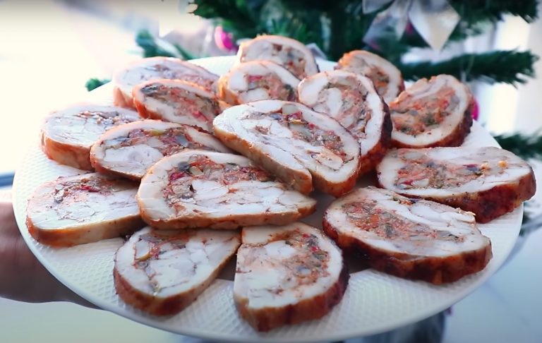 Праздничный шедевр из простых продуктов. Так курицу вы ещё не готовили