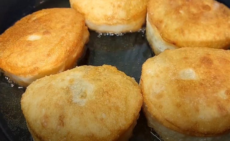Пирожки с колбасой — рецепт в духе советской кулинарии