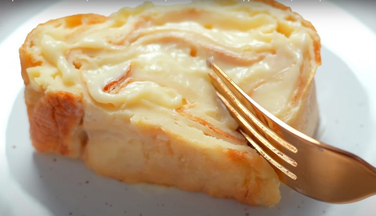 Проще рецепта не придумаешь: вкусный рулет с заварным кремом