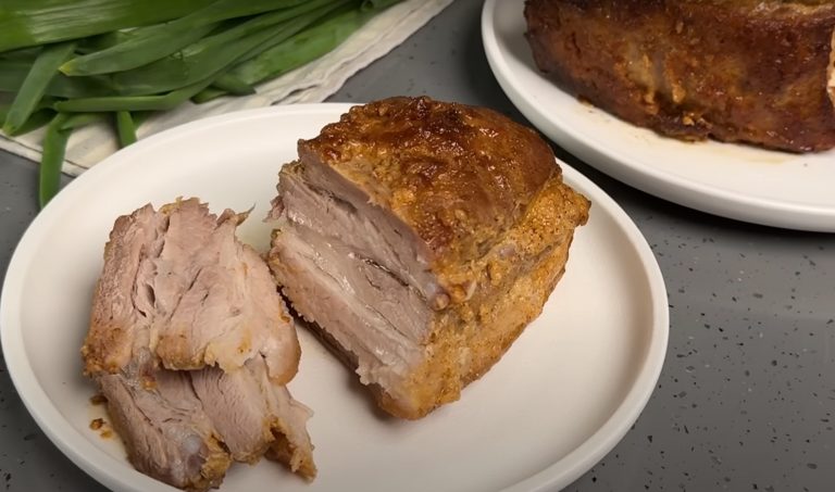 Сочная грудинка в духовке: можно взять самое недорогое мясо