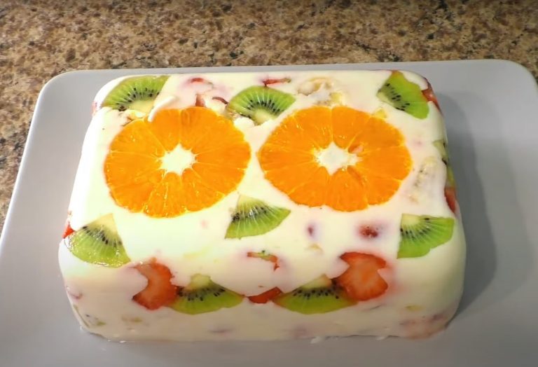 Молочный десерт с фруктами без желатина и выпечки