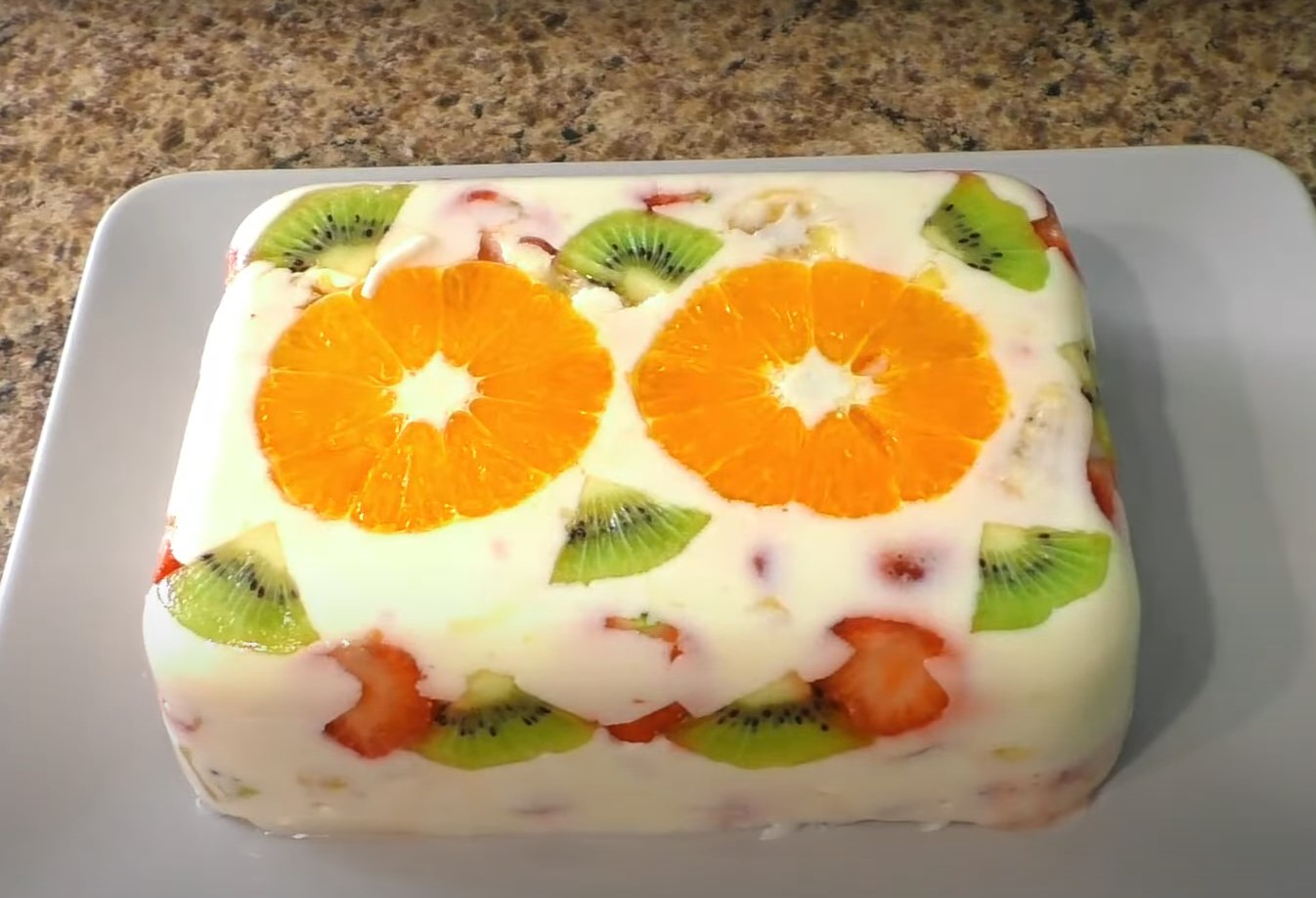 Зефирный десерт с фруктами