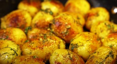 Молодая жареная картошка. Настолько вкусно, что вы влюбитесь в это блюдо: универсальный гарнир для любого праздничного стола