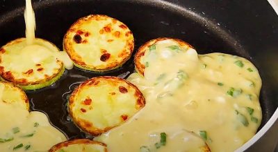 Кабачки, помидоры и яйца — идеально вкусный летний ужин: простое и сытное блюдо