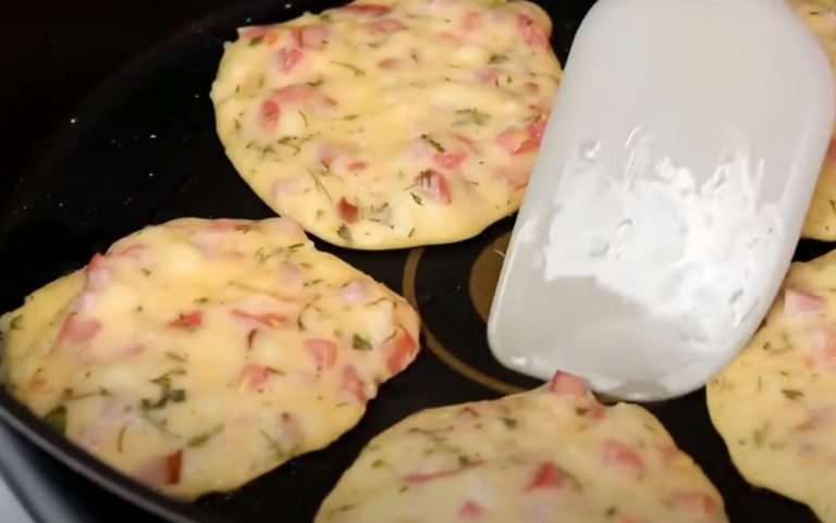 Оладьи с сыром и ветчиной
