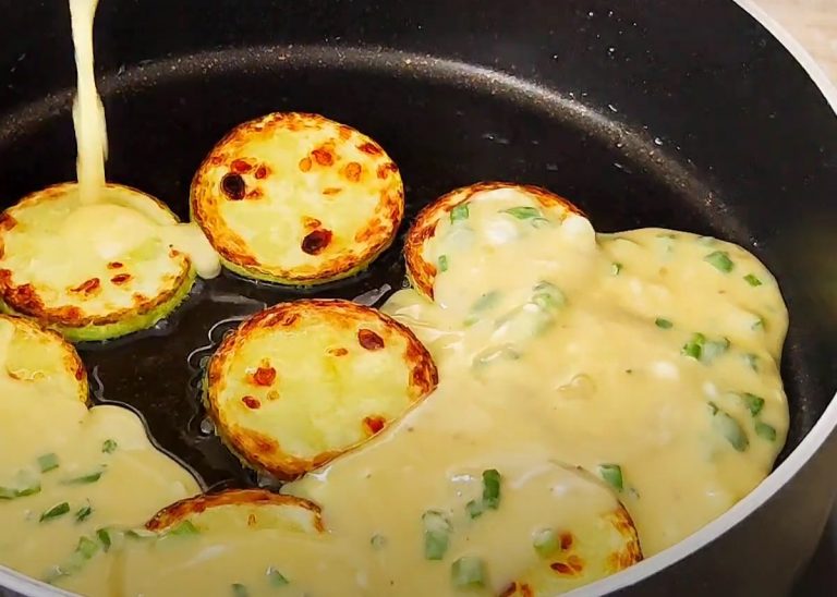 Кабачки, помидоры и яйца. Простое и сытное блюдо