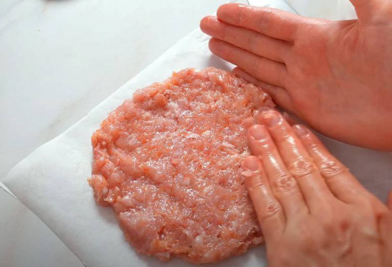 Обычные котлеты больше не жарю. Готовлю вкуснятину из фарша в духовке: просто, быстро и полезно