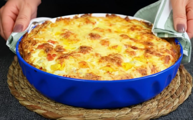 Картофельный пирог с курицей и сочными томатами в сливках