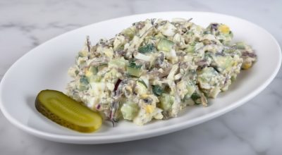 Салат «Копеечный»: простецкое блюдо, которое пользуется бешеной популярностью на любом застолье