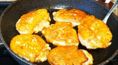 Вкусняшки к чаю за 15 минут: нежные и ароматные яблочные оладьи