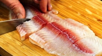 Все просто: залили соусом, поставили в духовку. Рыба по-французски — быстро и очень вкусно