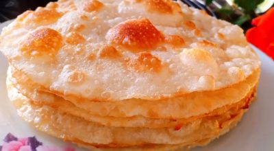 Всего 3 ингредиента! Мягкие лепёшки на сковороде с золотистой корочкой