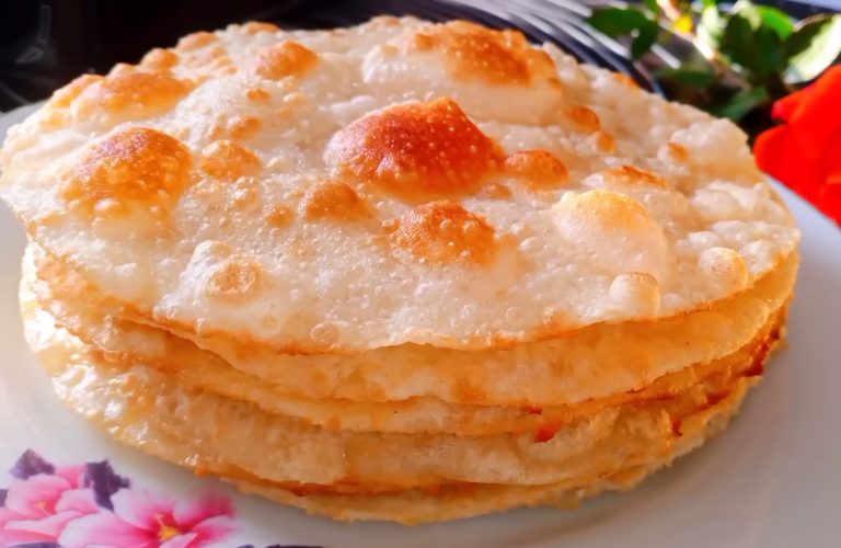 Всего 3 ингредиента! Мягкие лепёшки на сковороде с золотистой корочкой