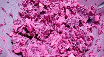 Съедят за минуту: два необычных салата из свеклы, которые сделают ваш праздник ярким