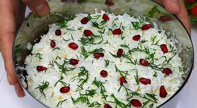 Сытный, нежный и красивый слоёный салат для праздничного стола