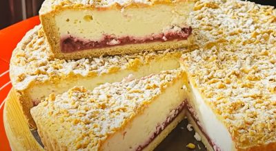 Вкуснятина к чаю: сладкий пирог с малиной и творогом. Два слоя невероятно нежной начинки