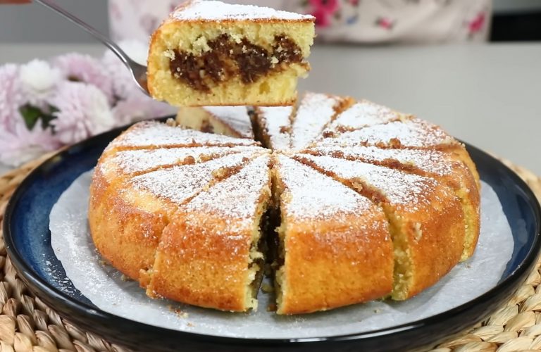 Удивите всех ароматным пирогом, который тает во рту. Вкус — как из лучшей кондитерской