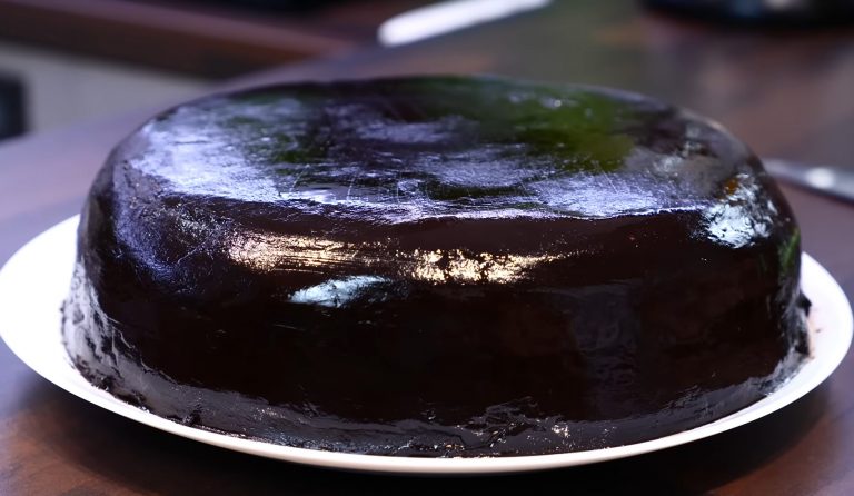 Не «Прага», но тот самый вкус: праздничный шоколадный торт