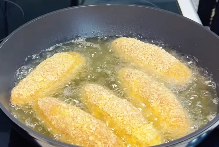 Куриные пальчики с начинкой — сочные внутри, хрустящие с наружи