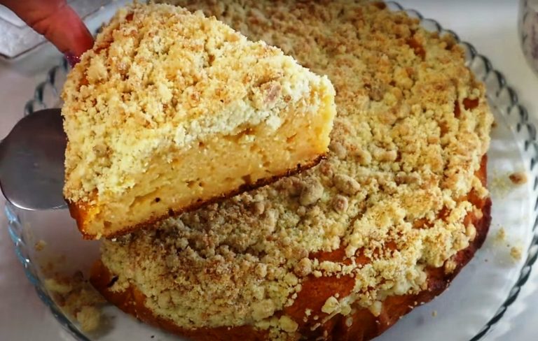 Ностальгия из 90-х. Потрясающий пирог на варенье и кефире — простой и вкусный
