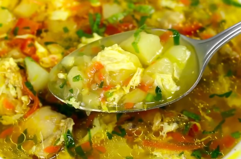 Такой суп съедают за раз и добавки просят: простой и вкусный рецепт. Идеально для семейного обеда или ужина