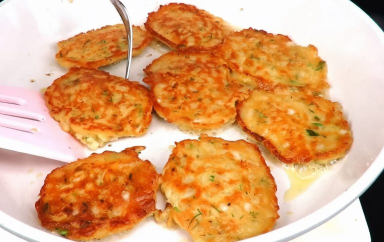 Хрустящие луковые оладьи из овсяной муки — так вкусно, что готовлю на обед, ужин и завтрак