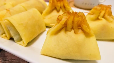 Заменила обычные блины на «мешочки» с сюрпризом: секрет закуски, которая первой исчезает со стола