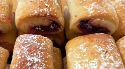 Когда в морозилке куча ягод, я пеку эти «ягодные роллы»: печенье с начинкой, которая не вытекает