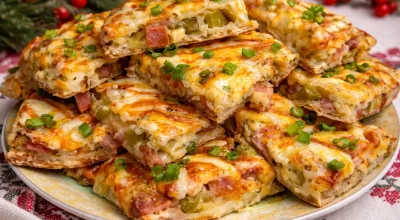 Как в пиццерии, только проще: готовим нежную пиццу с маринованными огурчиками и сыром