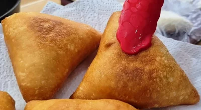 Золотистые и пышные: жарю пирожки с луком и яйцом, которые не черствеют на второй день