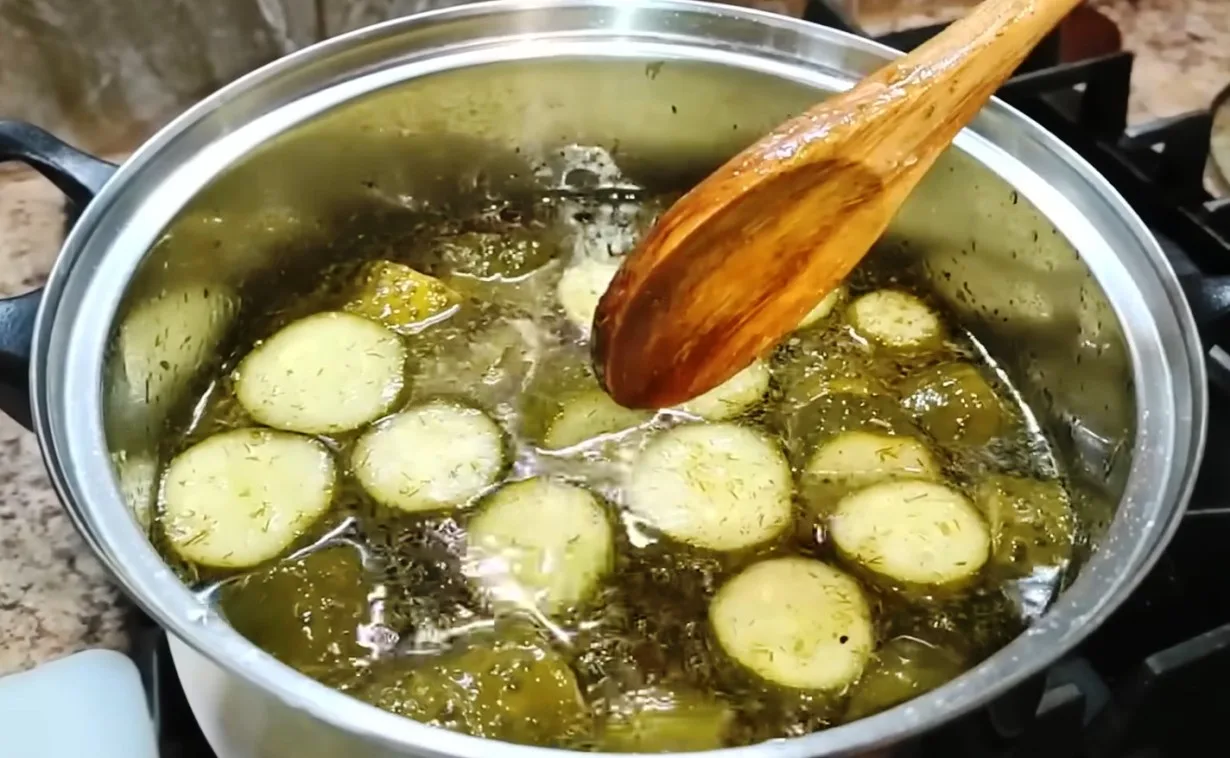 Маринованные огурцы кружочками