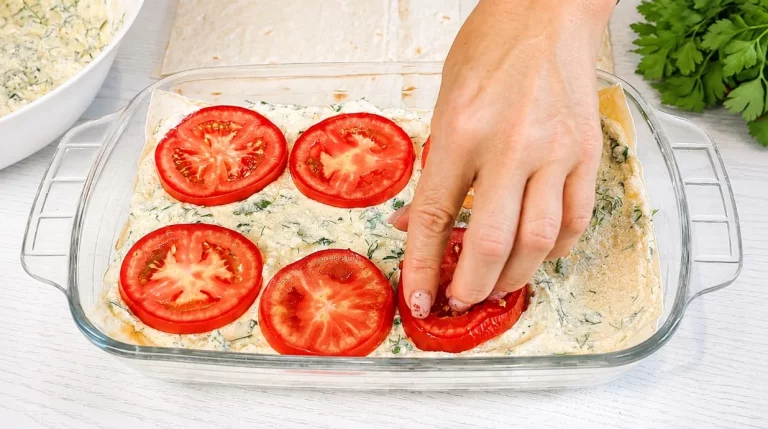 Беру 2 листа лаваша и 400 г творога: невероятно вкусный и сочный пирог, как ленивое хачапури. Сочность гарантирована